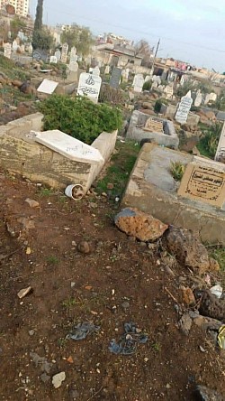 اعتداء عصابات الجولاني الأرهابية على القبور الشيعية